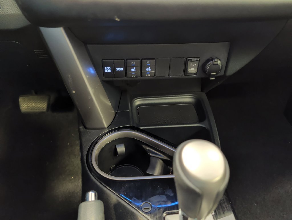 Used 2018 Toyota RAV4 Limited FWD image 22