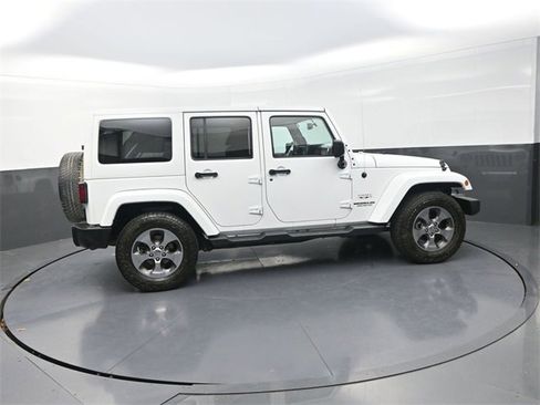 Used 2017 Jeep Wrangler Unlimited Sahara w/ Connectivity Group image 8