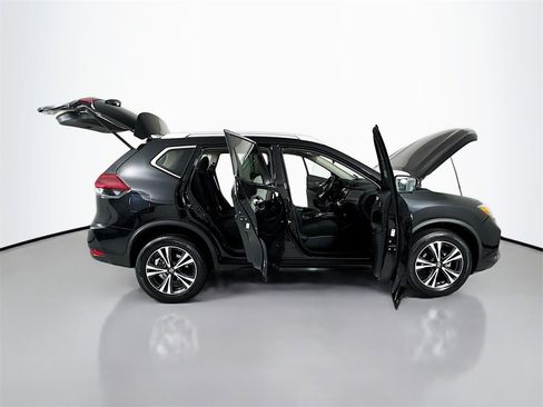 Used 2020 Nissan Rogue SV w/ Premium Package image 28