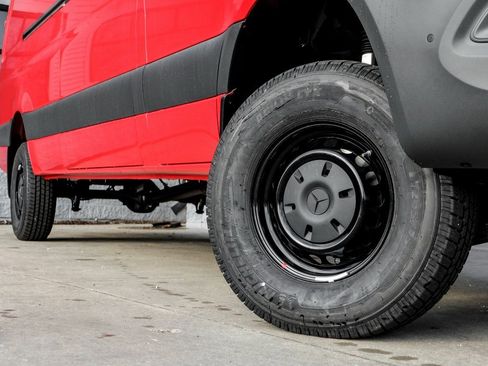 Used 2025 Mercedes-Benz Sprinter 2500 image 8