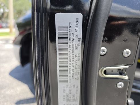 Used 2020 RAM 1500 Classic SLT AWD/4WD image 36