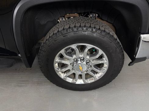 Used 2025 Chevrolet Silverado 2500 LTZ w/ LTZ Premium Package AWD/4WD image 12
