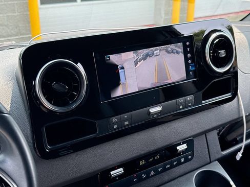 Used 2022 Mercedes-Benz Sprinter 2500 image 14