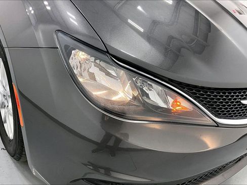 Used 2021 Chrysler Voyager LX FWD image 34