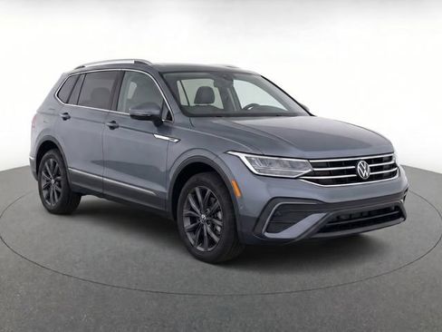 Used 2023 Volkswagen Tiguan SE FWD image 1