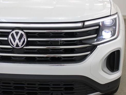 New 2026 Volkswagen Atlas SE FWD image 8