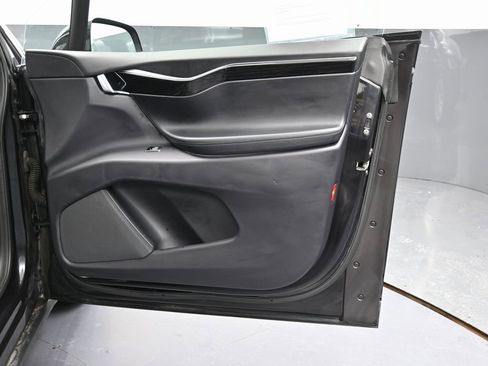 Used 2018 Tesla Model X 75D image 41