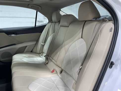 Used 2018 Toyota Camry XLE FWD image 18