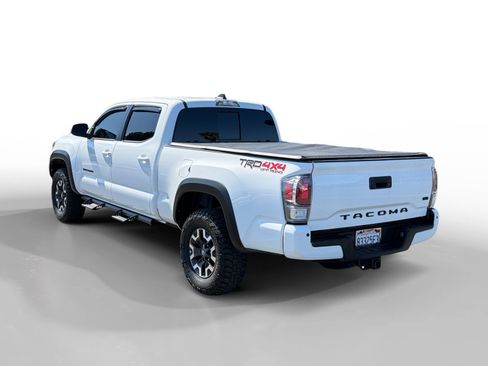 Used 2021 Toyota Tacoma TRD Off-Road w/ Technology Package AWD/4WD image 3