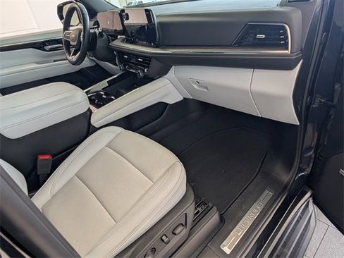 Certified 2025 Chevrolet Suburban Premier image 17