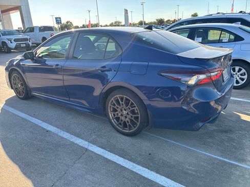 Used 2024 Toyota Camry SE w/ Convenience Package FWD image 4