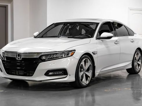 Used 2019 Honda Accord Touring image 7