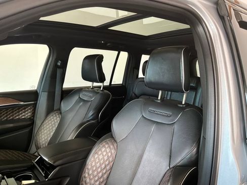 Used 2025 Jeep Grand Cherokee Summit w/ Obsidian Package AWD/4WD image 24