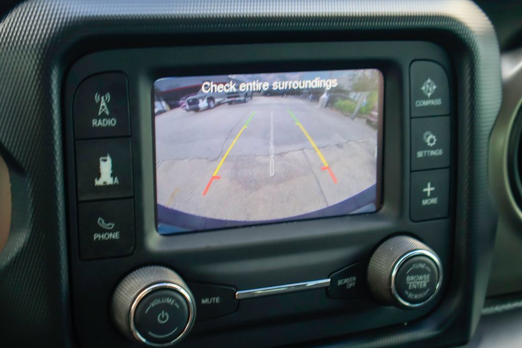 Used 2018 Jeep Wrangler Unlimited Sport AWD/4WD image 5