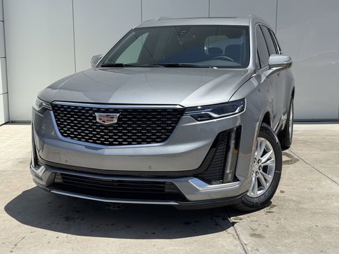 New 2025 Cadillac XT6 Luxury image 1