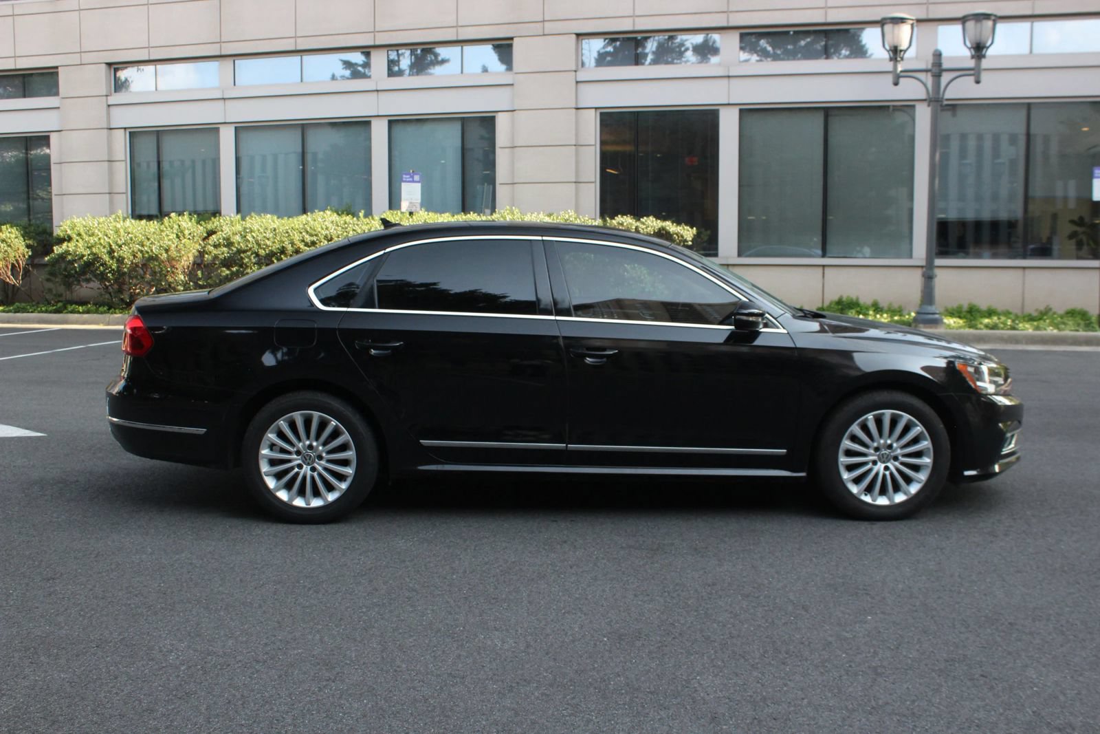 Used 2016 Volkswagen Passat 1.8T SE FWD image 6