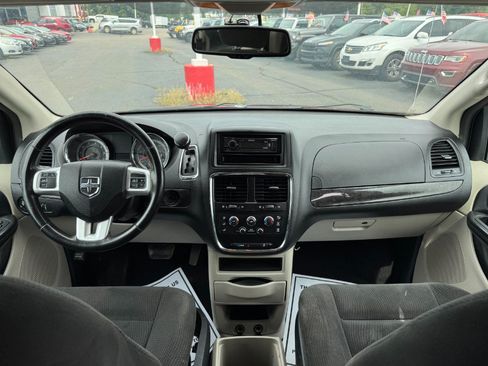 Used 2017 Dodge Grand Caravan SXT w/ Quick Order Package 29G SXT FWD image 22