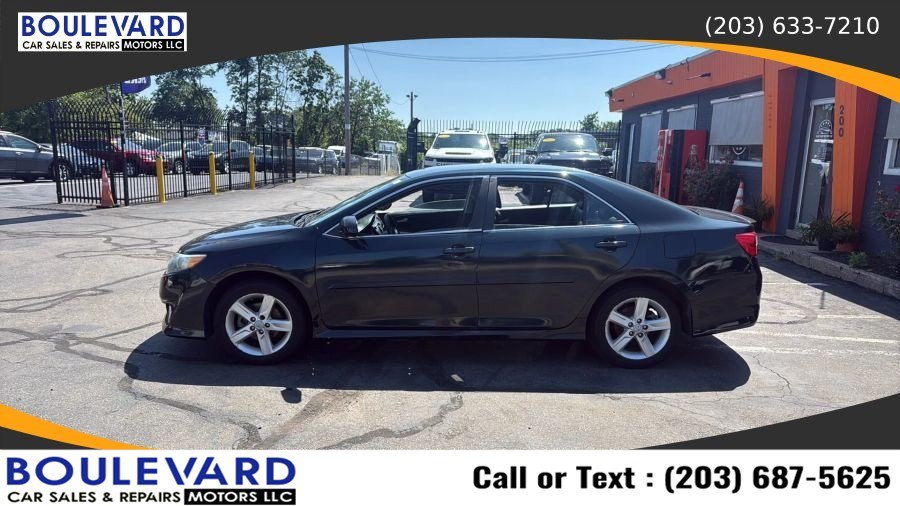Used 2012 Toyota Camry SE FWD image 4
