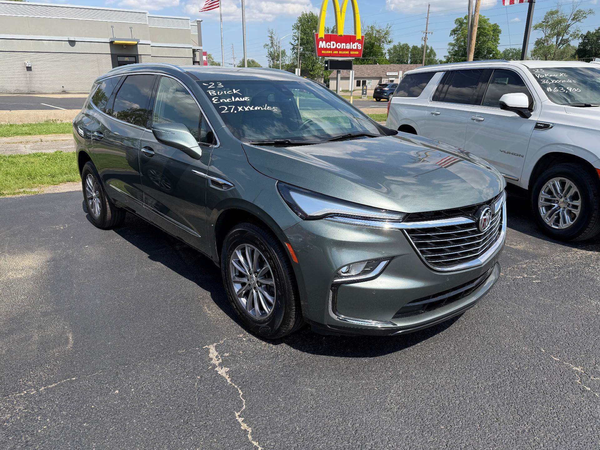 Used 2023 Buick Enclave Essence FWD image 5