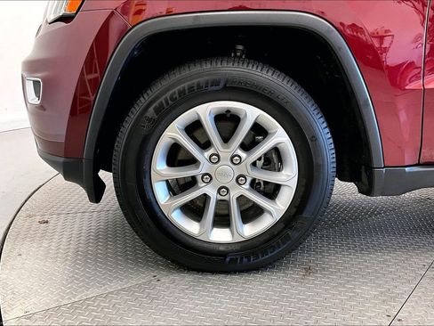 Used 2021 Jeep Grand Cherokee Laredo w/ Security & Convenience Group AWD/4WD image 8
