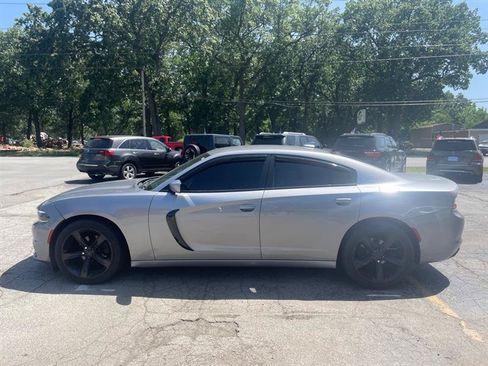 Used 2016 Dodge Charger SXT RWD image 8