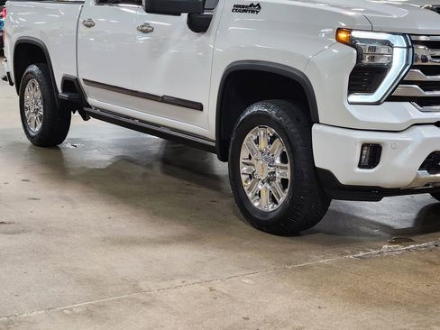 Used 2024 Chevrolet Silverado 2500 High Country w/ High Country Premium Package AWD/4WD image 16