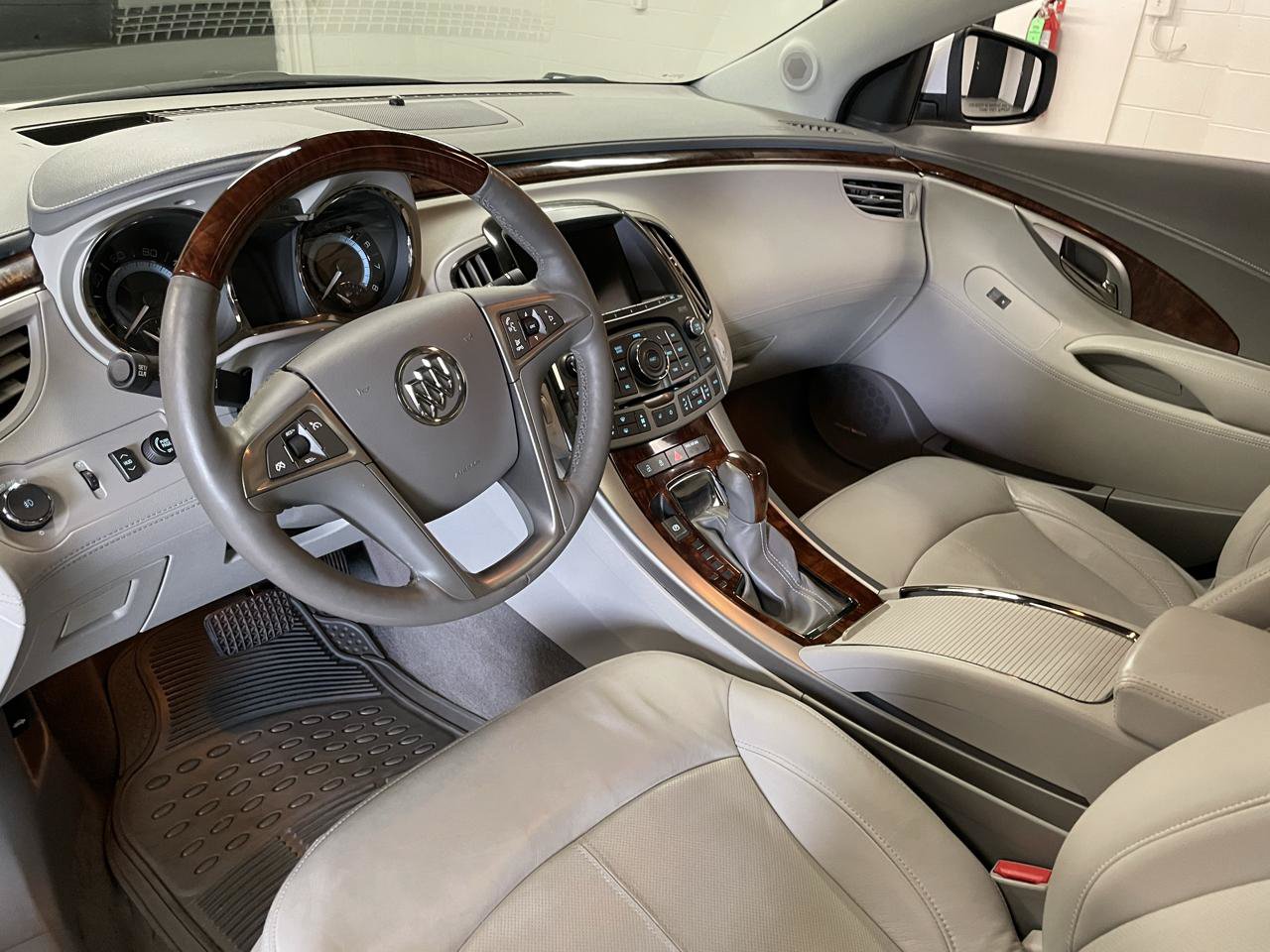 Used 2010 Buick LaCrosse CXL w/ Luxury Package AWD/4WD image 12