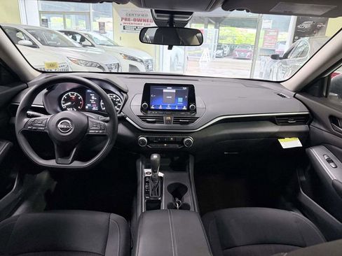 Used 2025 Nissan Altima 2.5 S FWD image 14