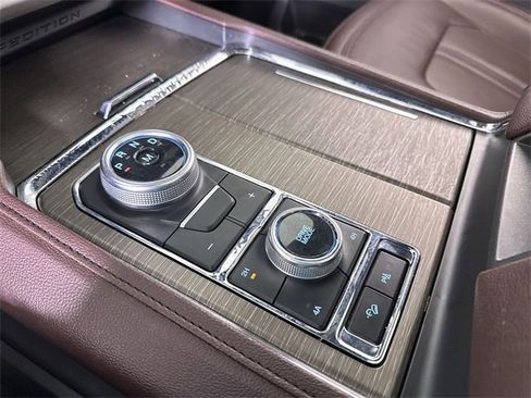 Used 2024 Ford Expedition Limited image 16