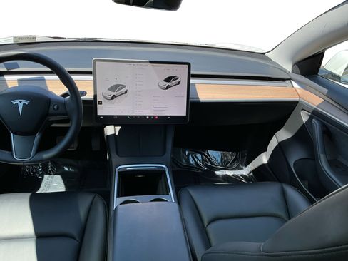 Used 2023 Tesla Model 3 Standard Range image 10