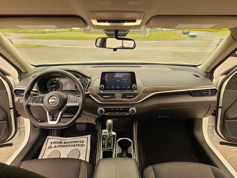 Used 2023 Nissan Altima 2.5 SV FWD image 12