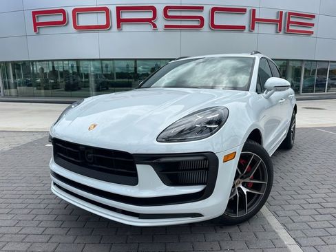 Certified 2023 Porsche Macan S AWD/4WD image 1