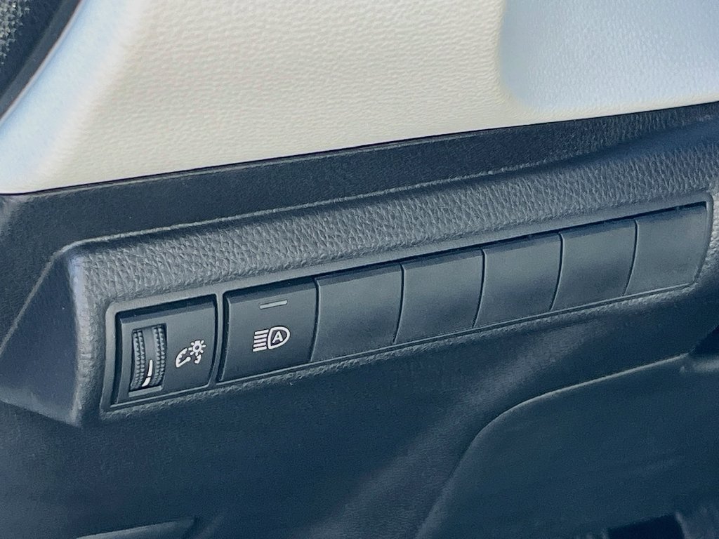Used 2025 Toyota Corolla SE FWD image 10