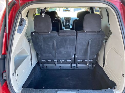 Used 2012 Dodge Grand Caravan SXT FWD image 12