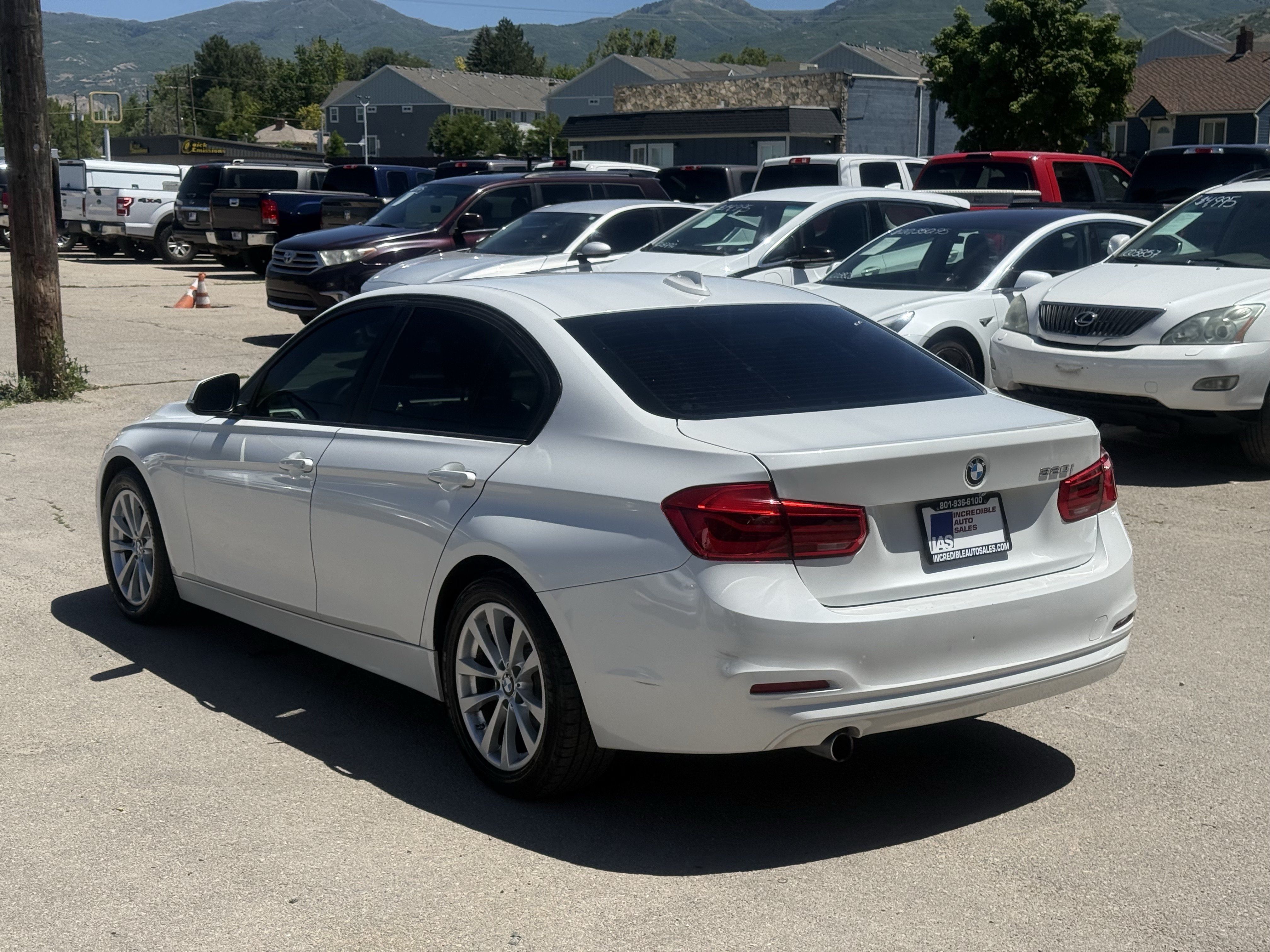 Used 2018 BMW 320i Sedan RWD image 6