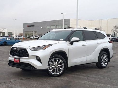 Used 2024 Toyota Highlander Limited image 2