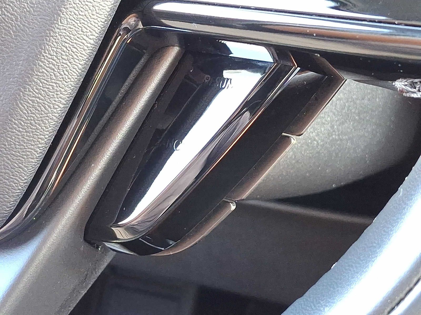 Used 2021 Lincoln Corsair AWD w/ Equipment Group 101A image 23