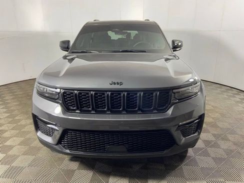 Used 2025 Jeep Grand Cherokee Limited w/ Black Appearance Package AWD/4WD image 2