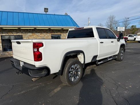Used 2024 Chevrolet Silverado 2500 Custom w/ Custom Value Package image 4
