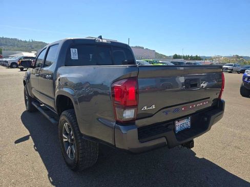 Used 2022 Toyota Tacoma SR AWD/4WD image 9