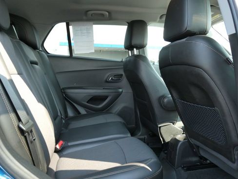 Certified 2019 Chevrolet Trax LT w/ LT Convenience Package AWD/4WD image 16