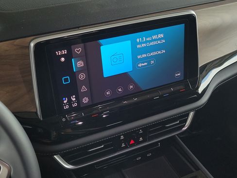 Used 2024 Volkswagen Atlas SE w/ Panoramic Sunroof Package FWD image 25