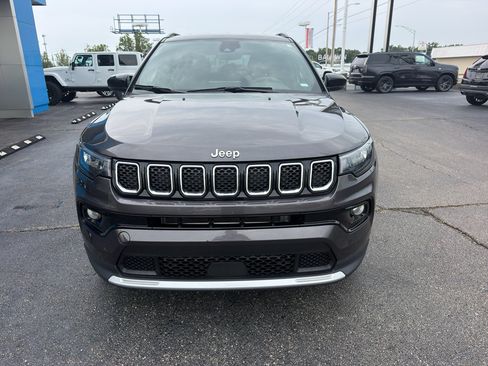 Used 2024 Jeep Compass Limited AWD/4WD image 2