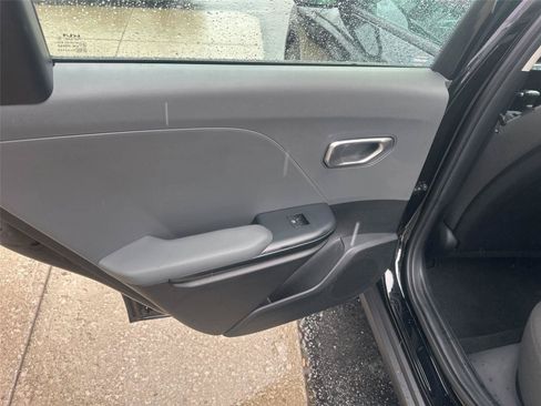 Used 2025 Kia K4 FWD image 15