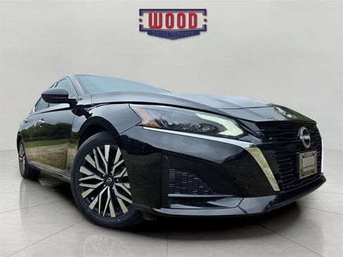 Used 2024 Nissan Altima 2.5 SV image 6