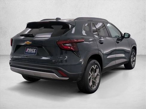 Used 2025 Chevrolet Trax LT FWD image 5