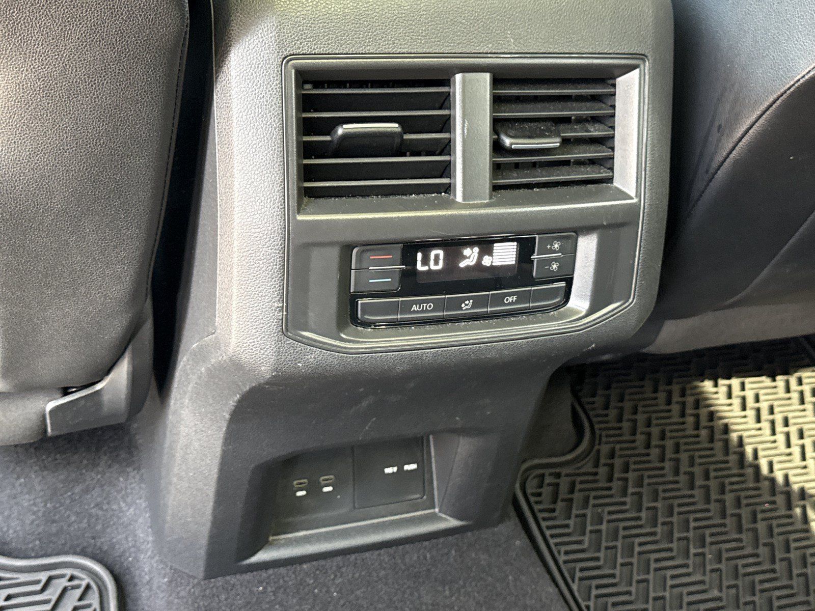 Used 2021 Volkswagen Atlas SE w/ Panoramic Sunroof Package AWD/4WD image 16