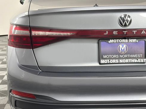 Used 2025 Volkswagen Jetta SE FWD image 23