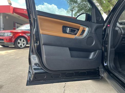 Used 2018 Land Rover Discovery Sport HSE Luxury image 9