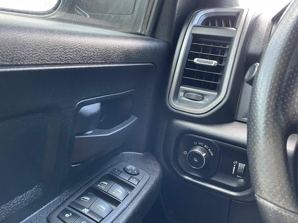 Used 2022 RAM 2500 Tradesman w/ Chrome Appearance Group AWD/4WD image 16
